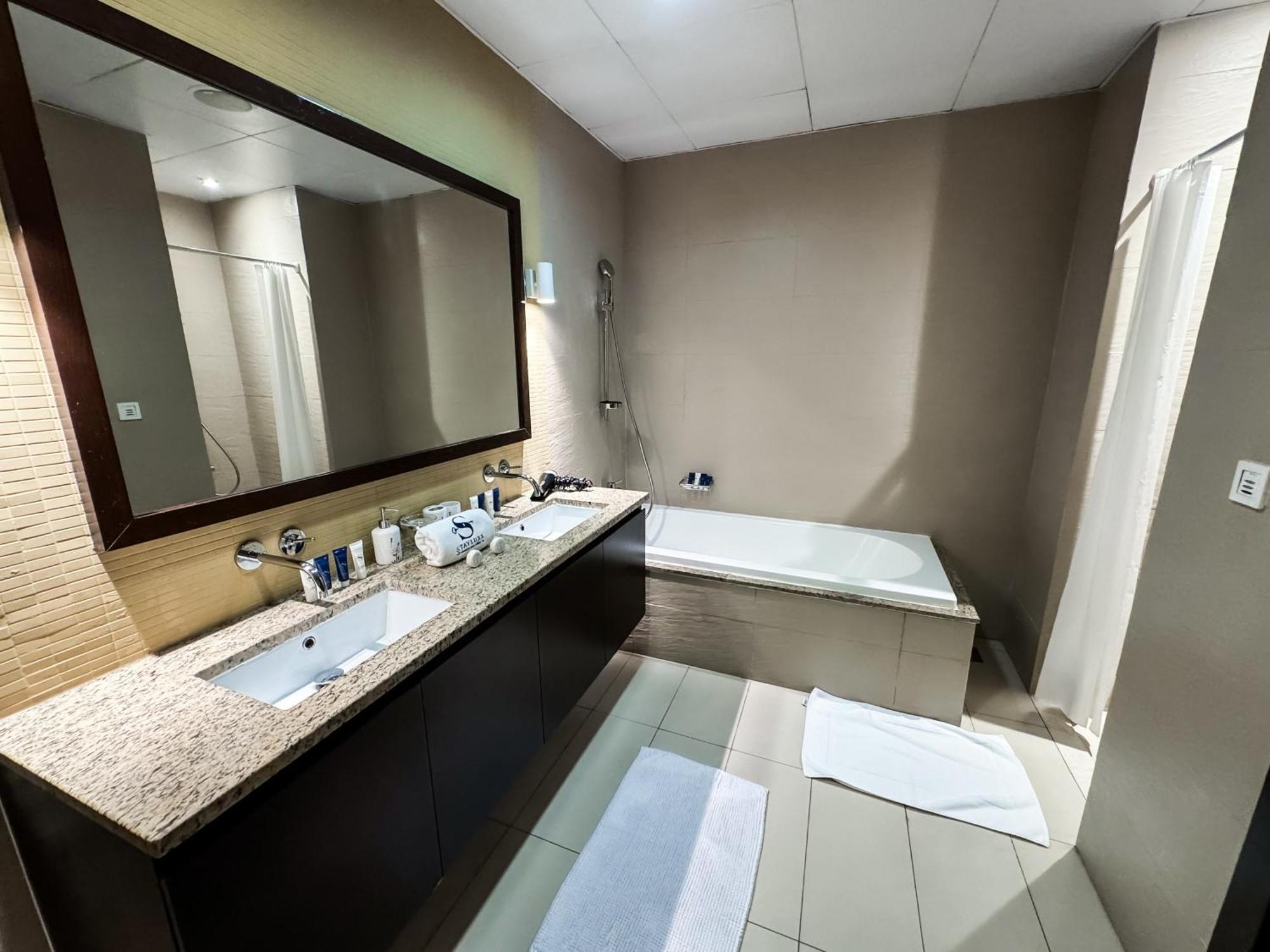 Modern Beachfront 1Br Apartment - Tiara Residence Dubai Ngoại thất bức ảnh